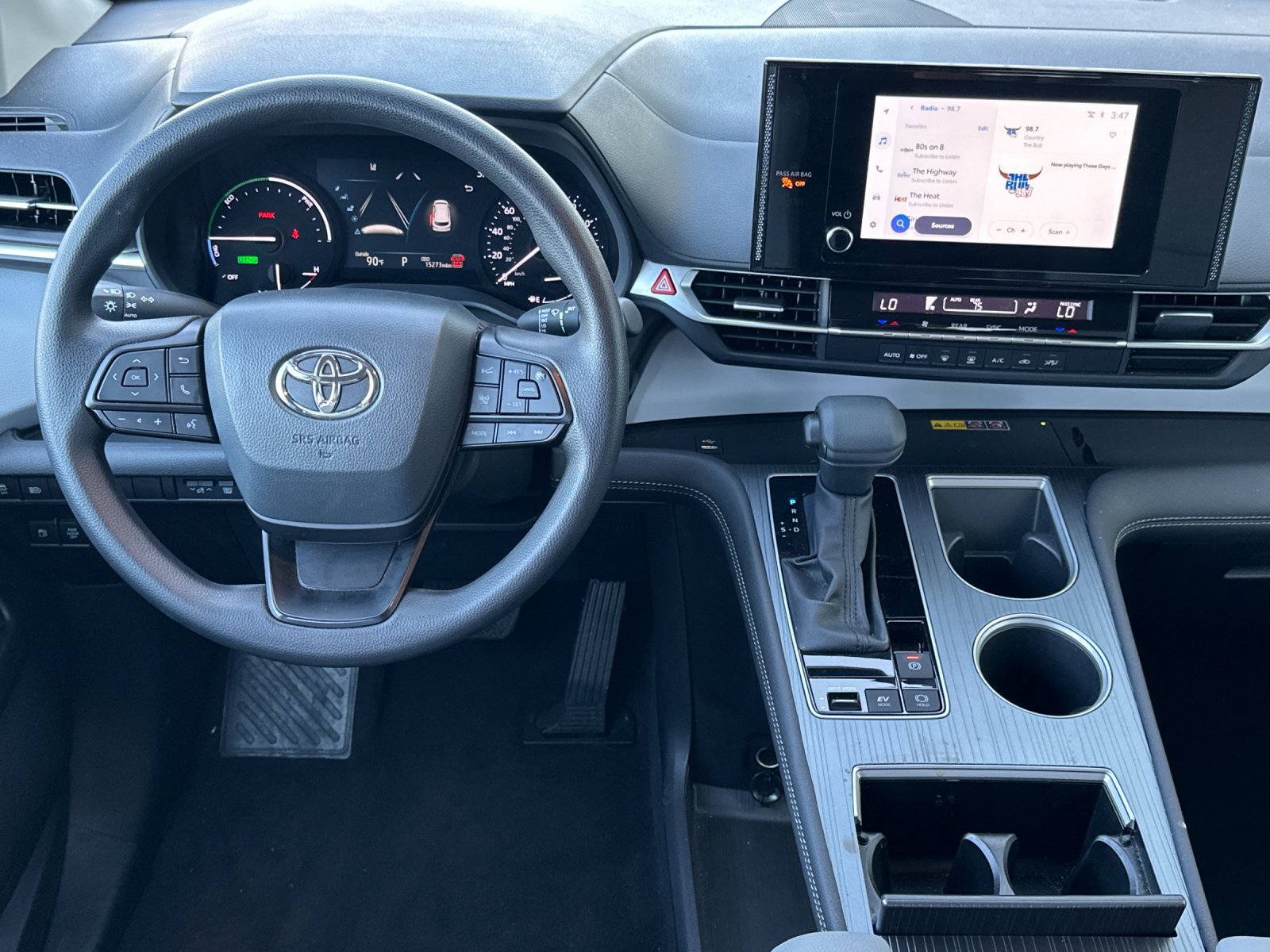 Used 2025 Toyota Sienna LE FWD image 13
