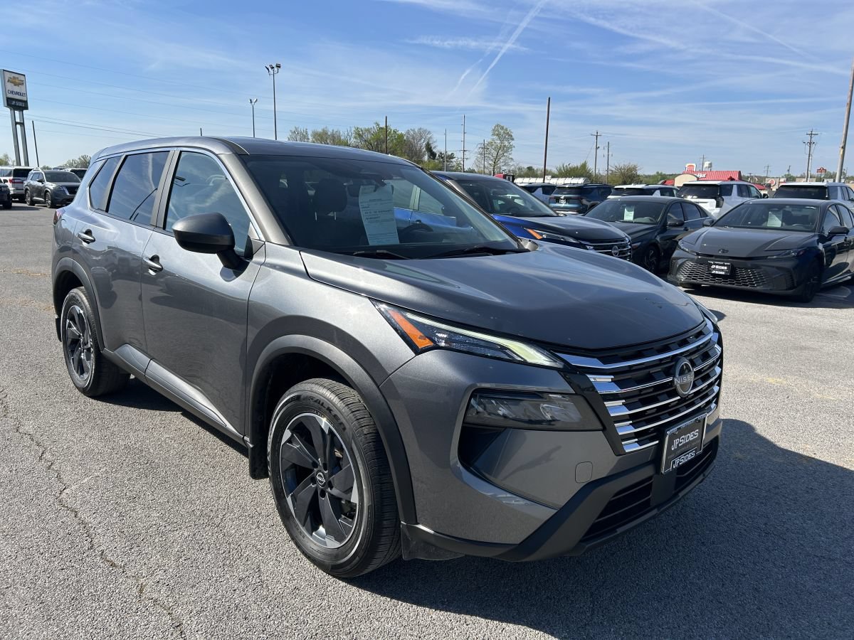 Used 2024 Nissan Rogue SV FWD image 1