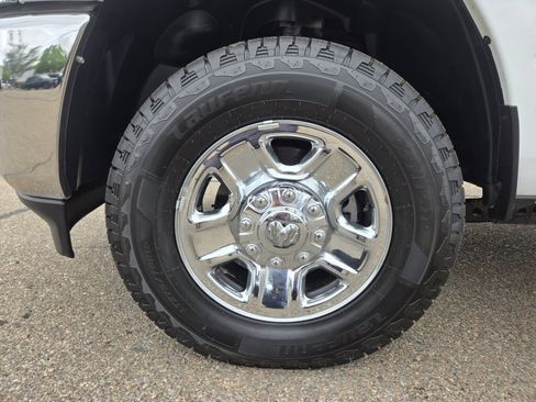 Used 2024 RAM 3500 Tradesman w/ Chrome Appearance Group AWD/4WD image 14