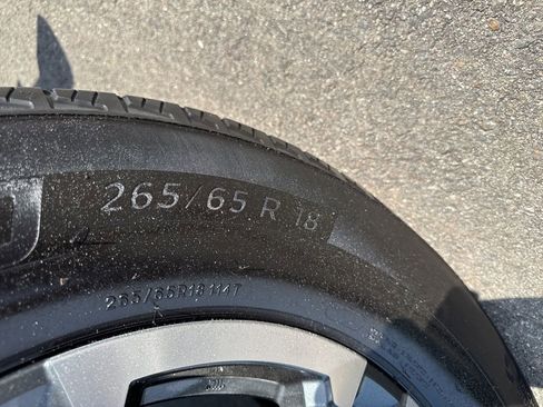 Used 2025 Toyota Tacoma TRD Sport AWD/4WD image 32