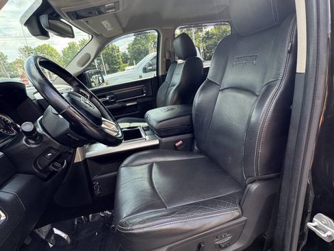 Used 2014 RAM 1500 Laramie w/ Convenience Group image 9