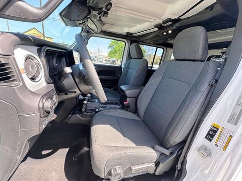 Used 2025 Jeep Wrangler Unlimited Sahara AWD/4WD image 13