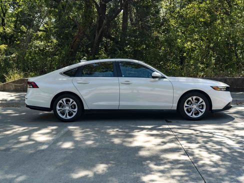 Used 2023 Honda Accord LX image 10