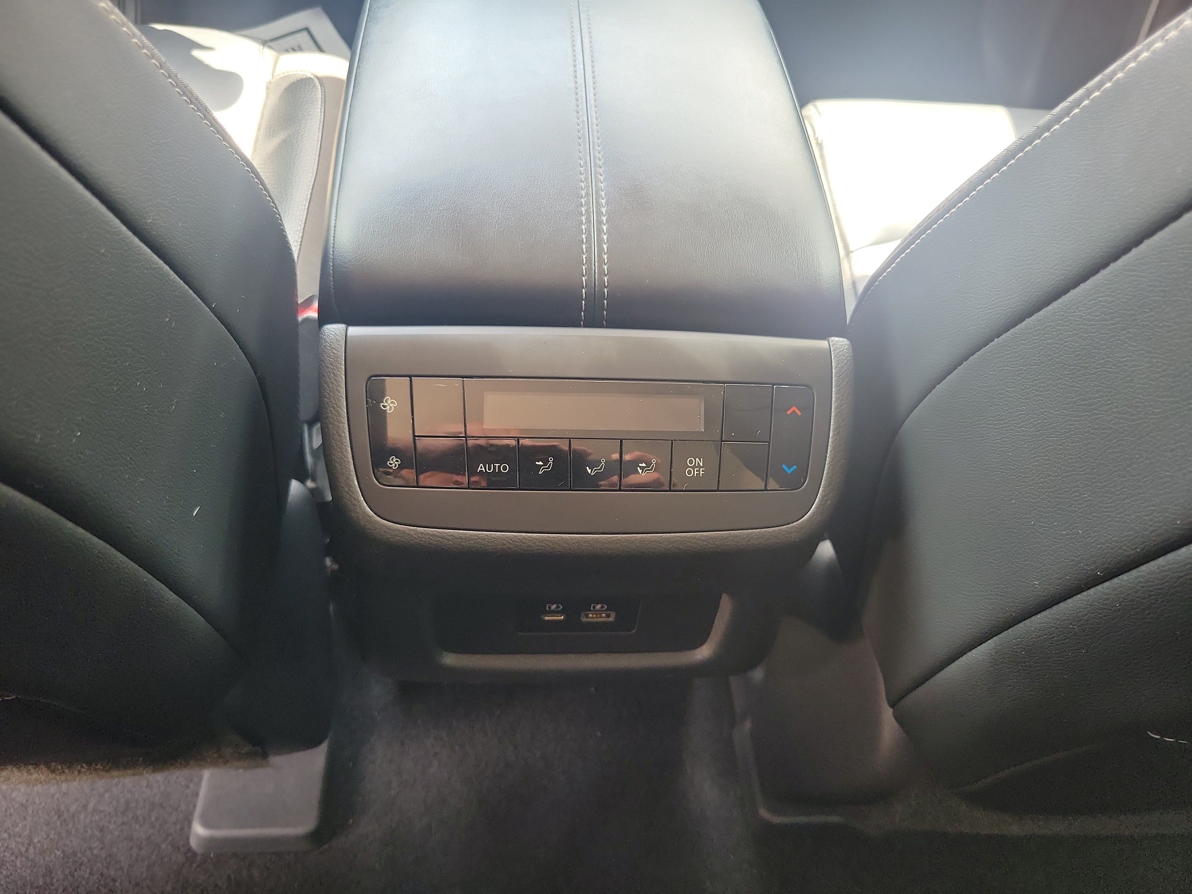 Used 2022 Nissan Pathfinder SL FWD image 10