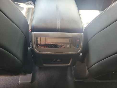 Used 2022 Nissan Pathfinder SL FWD image 10