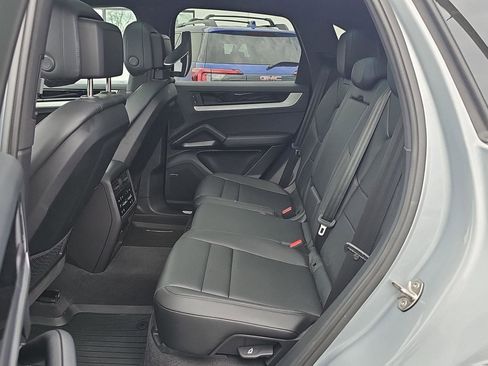 Used 2024 Porsche Cayenne image 22