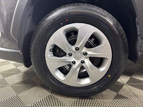 Used 2021 Toyota RAV4 LE image 10