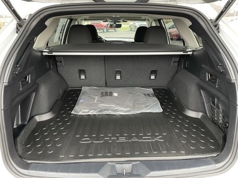 Used 2025 Subaru Outback Premium w/ Popular Package #1A image 6