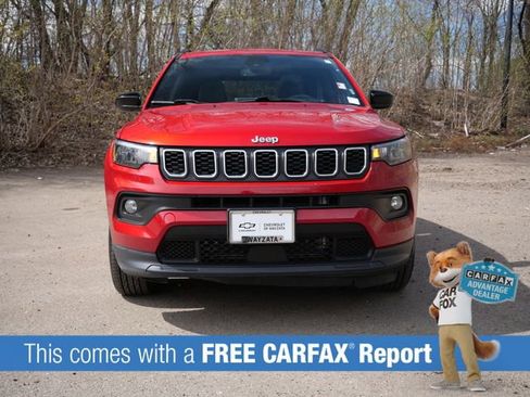 Used 2025 Jeep Compass Latitude w/ Sun & Sound Group AWD/4WD image 2