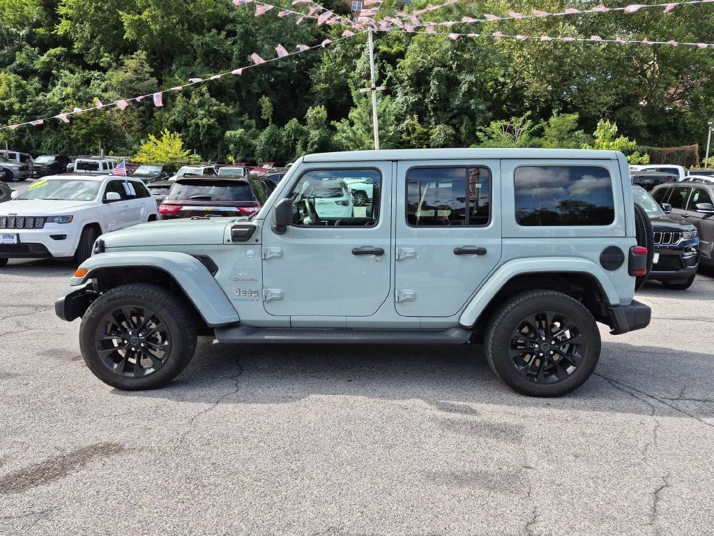 Used 2024 Jeep Wrangler Unlimited Sahara w/ Technology Group AWD/4WD image 10