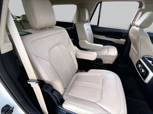 Used 2024 Ford Expedition Limited RWD image 18
