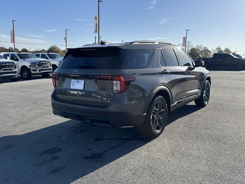 New 2026 Ford Explorer ST-Line w/ ST-Line Street Pack image 5