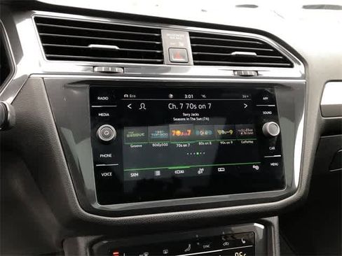 Used 2022 Volkswagen Tiguan SE R-Line image 16
