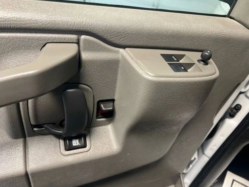 Used 2019 Chevrolet Express 2500 w/ Enhanced Convenience Package image 6