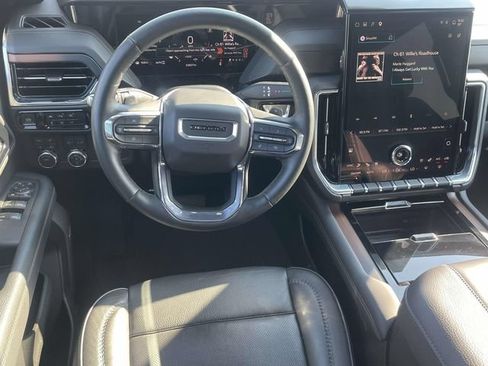 Used 2025 GMC Yukon Denali AWD/4WD image 13