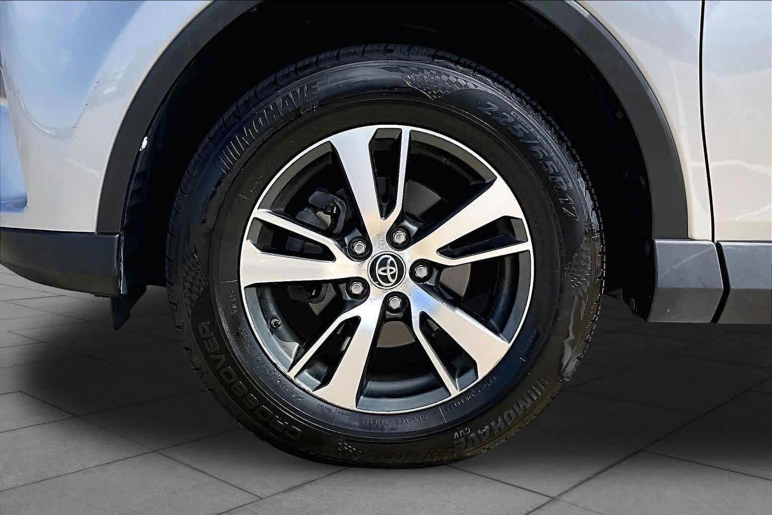Used 2018 Toyota RAV4 XLE FWD image 11