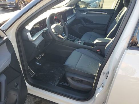 New 2026 Volkswagen Tiguan SE R-Line image 17