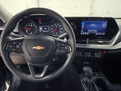 Used 2024 Chevrolet Trax LS w/ LS Convenience Package image 33