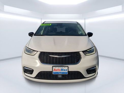 Used 2024 Chrysler Pacifica Limited FWD image 8