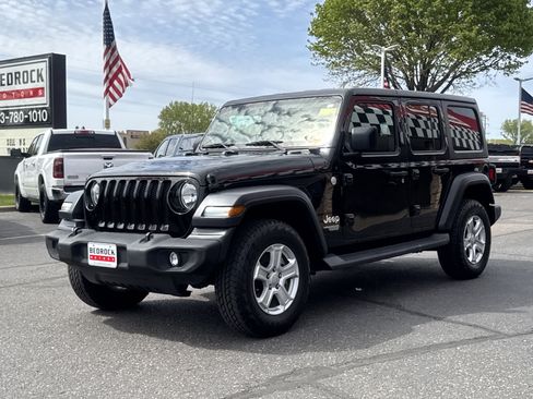 Used 2018 Jeep Wrangler Unlimited Sport S AWD/4WD image 3