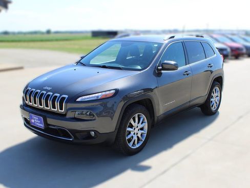 Used 2018 Jeep Cherokee Limited AWD/4WD image 1