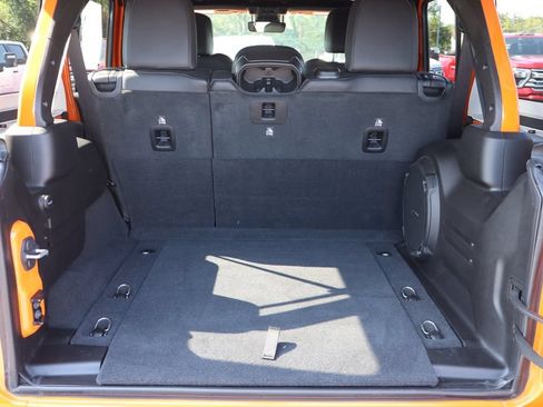 Used 2025 Jeep Wrangler Unlimited Rubicon AWD/4WD image 35