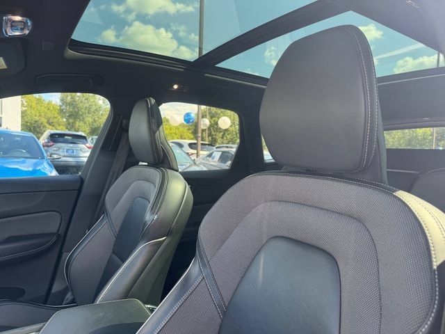 Used 2021 Volvo XC60 T5 R-Design w/ Protection Package Premier FWD image 11