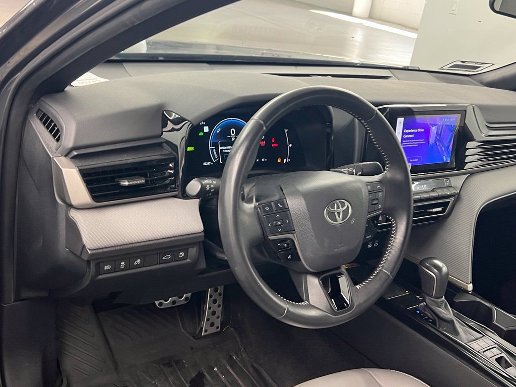 Used 2025 Toyota Camry SE FWD image 9