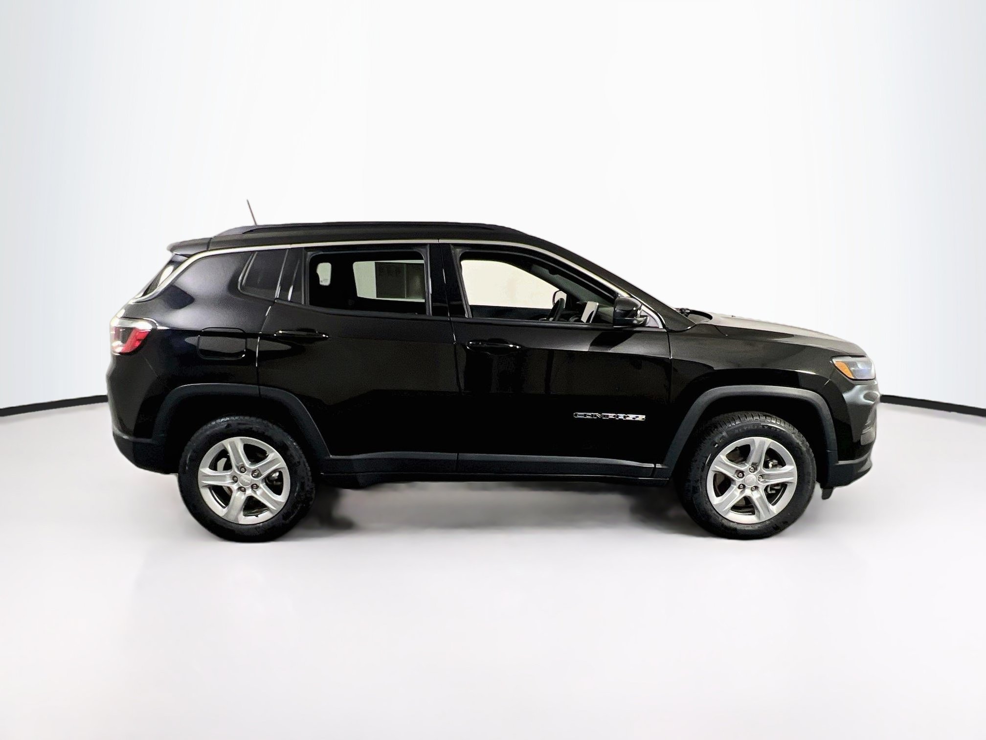 Used 2023 Jeep Compass Latitude AWD/4WD image 4