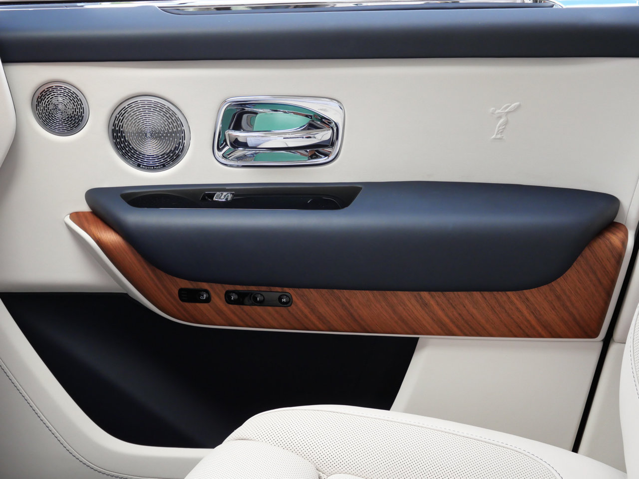 Used 2025 Rolls-Royce Cullinan AWD/4WD image 11