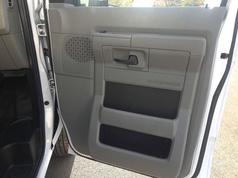 Used 2022 Ford E-350 and Econoline 350 Super Duty w/ Power Windows & Locks Group RWD image 18