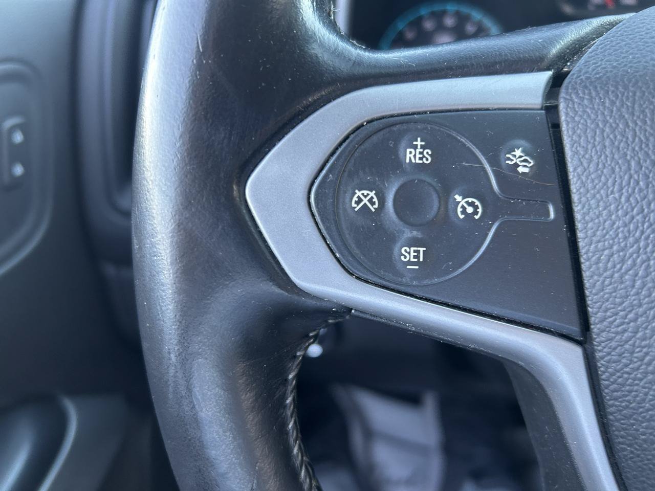 Used 2018 Chevrolet Colorado LT w/ Luxury Package, Chrome AWD/4WD image 17