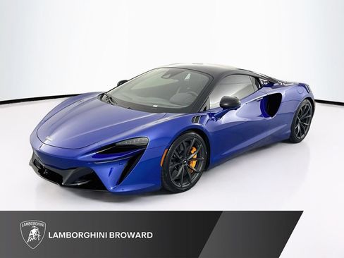 Used 2023 McLaren Artura RWD image 1