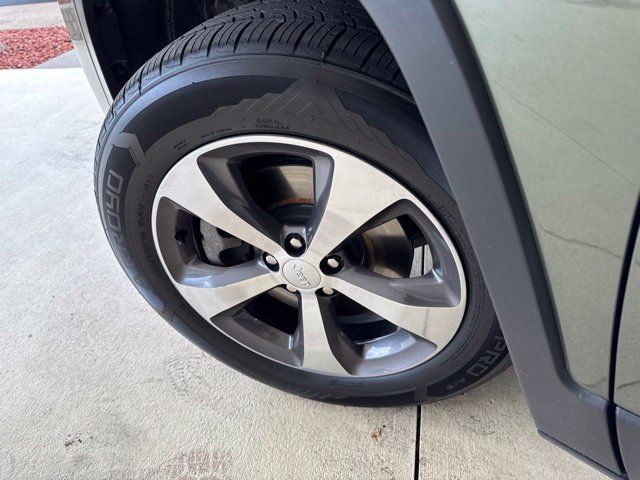 Used 2020 Jeep Cherokee Limited AWD/4WD image 37