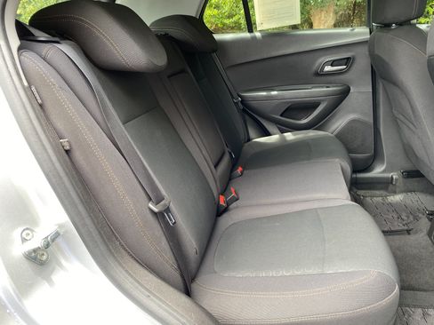 Used 2018 Chevrolet Trax LS FWD image 32