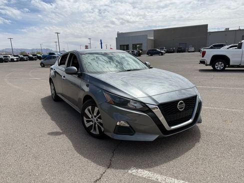 Used 2022 Nissan Altima 2.5 S image 2