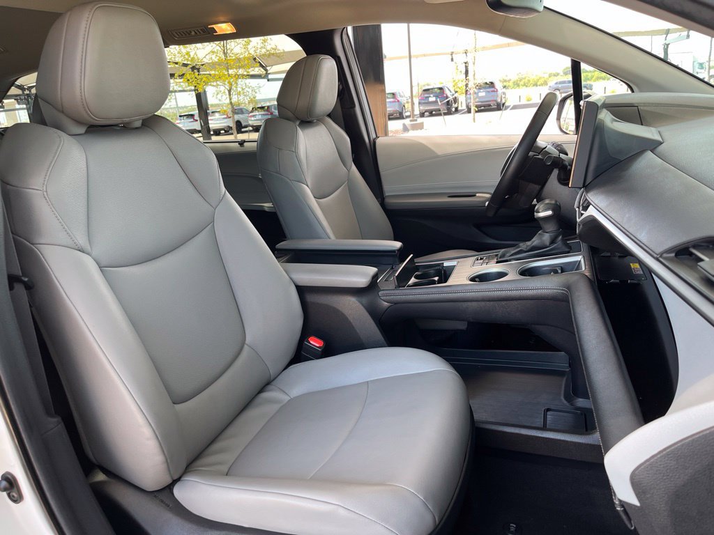 Used 2025 Toyota Sienna XLE FWD image 29