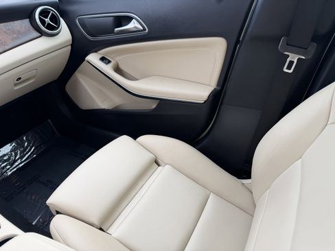 Used 2016 Mercedes-Benz GLA 250 4MATIC image 16