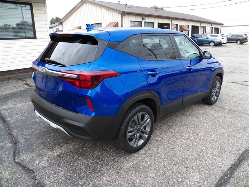 Used 2023 Kia Seltos LX AWD/4WD image 4