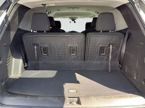 Used 2021 Chevrolet Traverse LT w/ LPO, Floor Liner Package AWD/4WD image 28