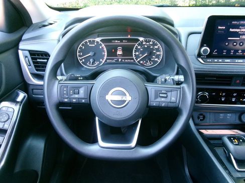 Used 2024 Nissan Rogue S AWD/4WD image 41