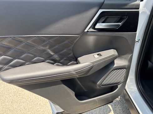 New 2025 Mitsubishi Outlander SEL FWD image 11