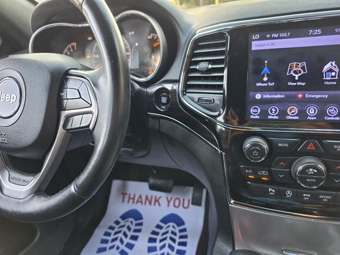 Used 2019 Jeep Grand Cherokee Limited AWD/4WD image 24