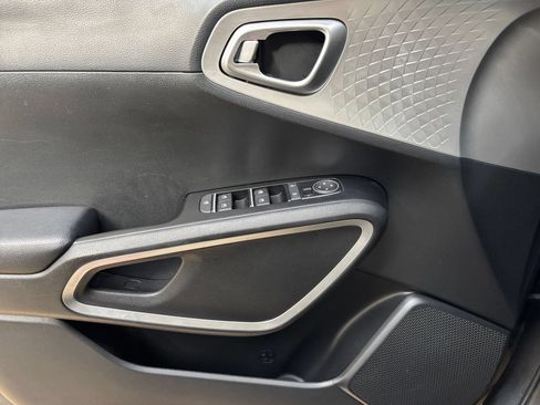 Used 2025 Kia Soul LX w/ LX Technology Package FWD image 15