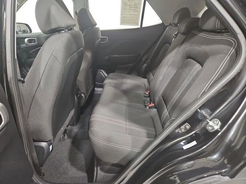 Used 2024 Hyundai Venue SEL image 25