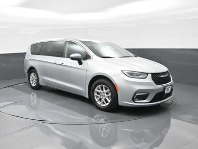 Used 2023 Chrysler Pacifica Touring-L