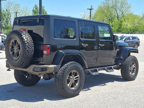 Used 2017 Jeep Wrangler Unlimited Sahara AWD/4WD image 8