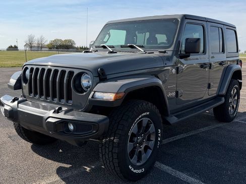 Used 2018 Jeep Wrangler Unlimited Sahara AWD/4WD image 11