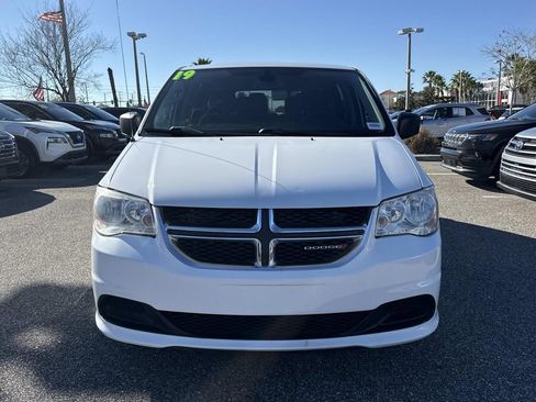 Used 2019 Dodge Grand Caravan SE w/ UConnect Hands-Free Group image 9
