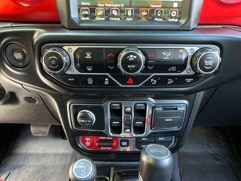 Used 2020 Jeep Wrangler Unlimited Rubicon AWD/4WD image 17